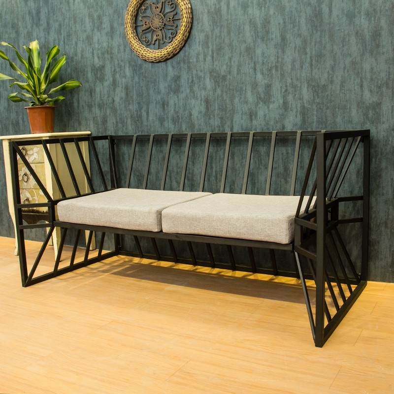 Массивный металлический диван в стиле LOFT