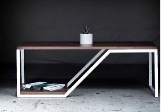 Дизайнерский рабочий стол в стиле хай-тек