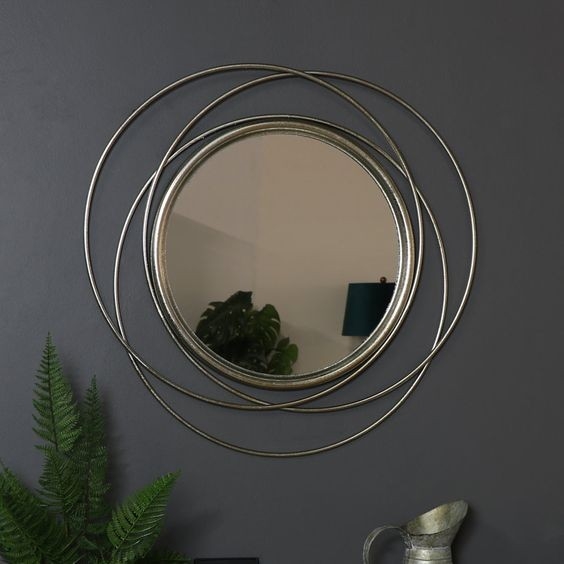 Стильное зеркало в стильной металлической оправе