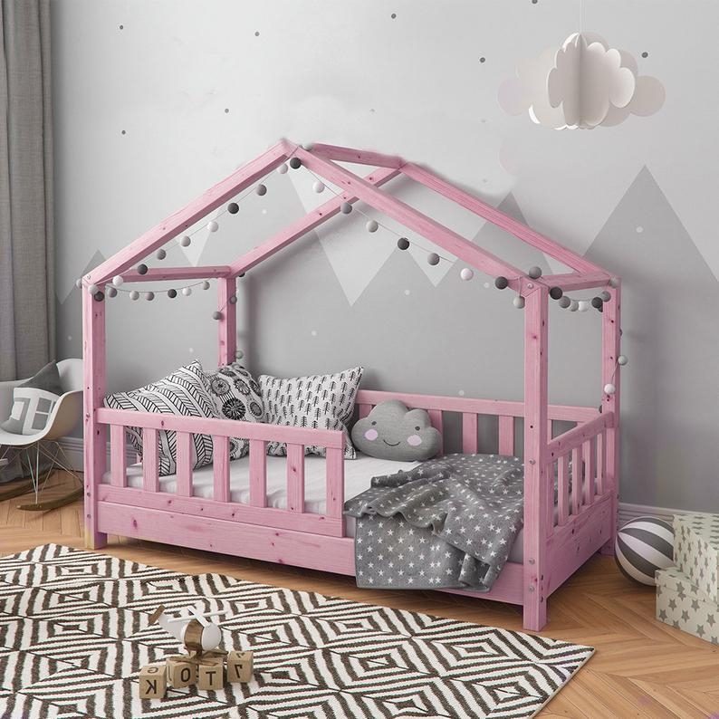 Розовая кроватка домик для детской девочки