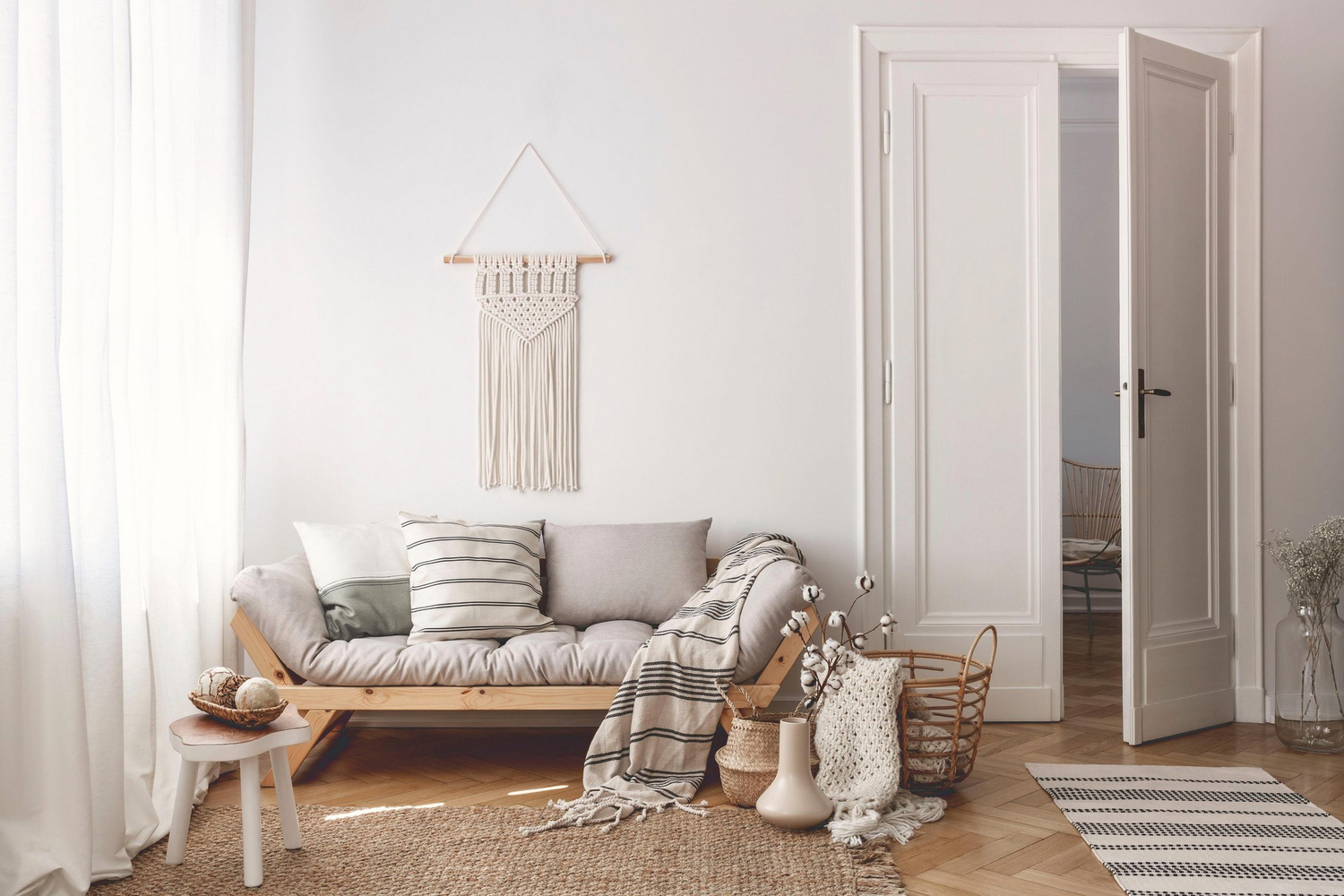 Купить деревянный диван в стиле LOFT для гостиной комнаты