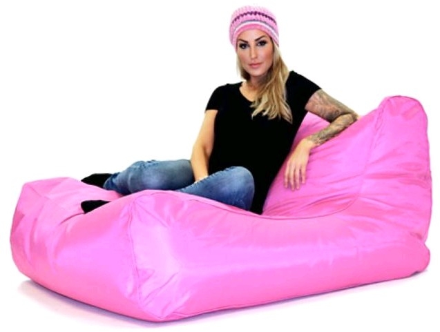 Розовый диван из ткани оксфорд