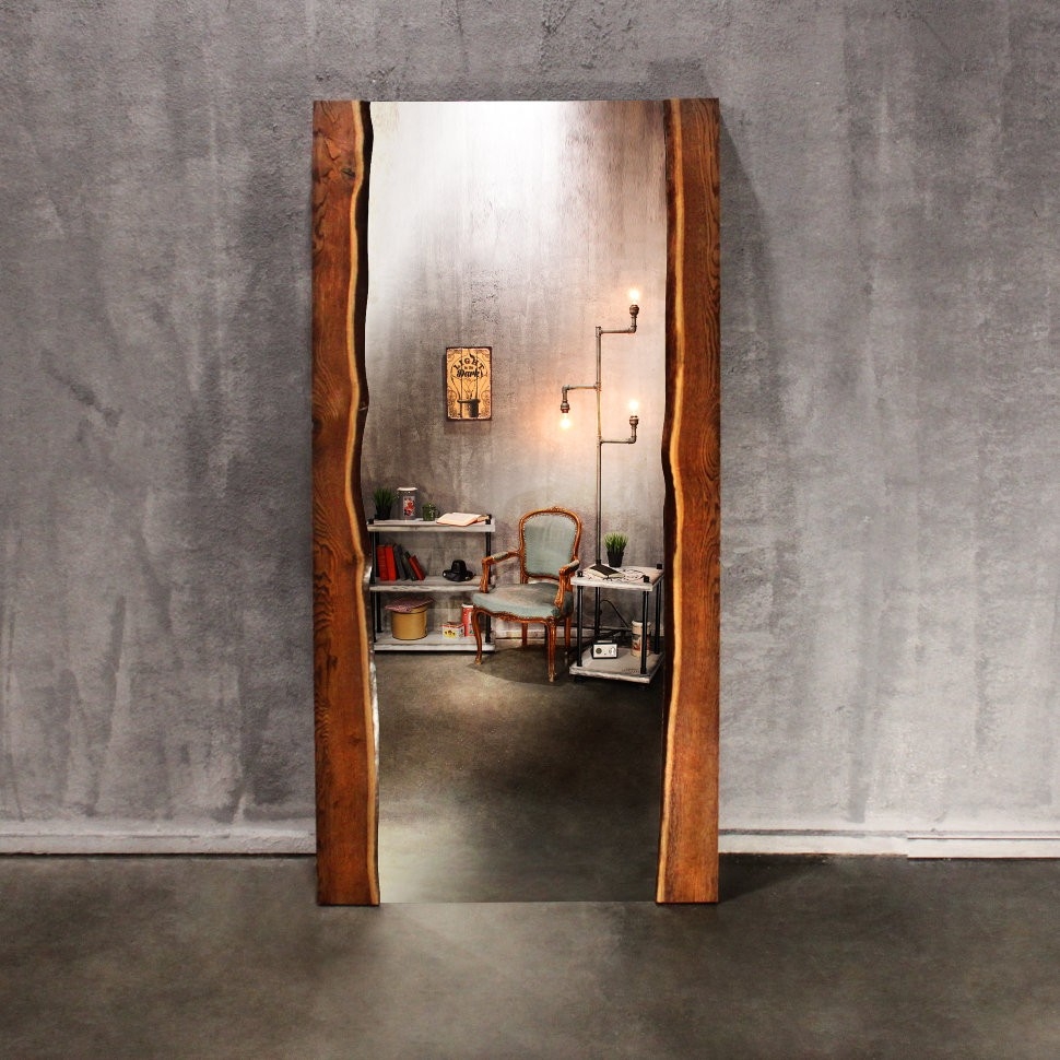 Зеркало с деревянной рамой в стиле ЛОФТ