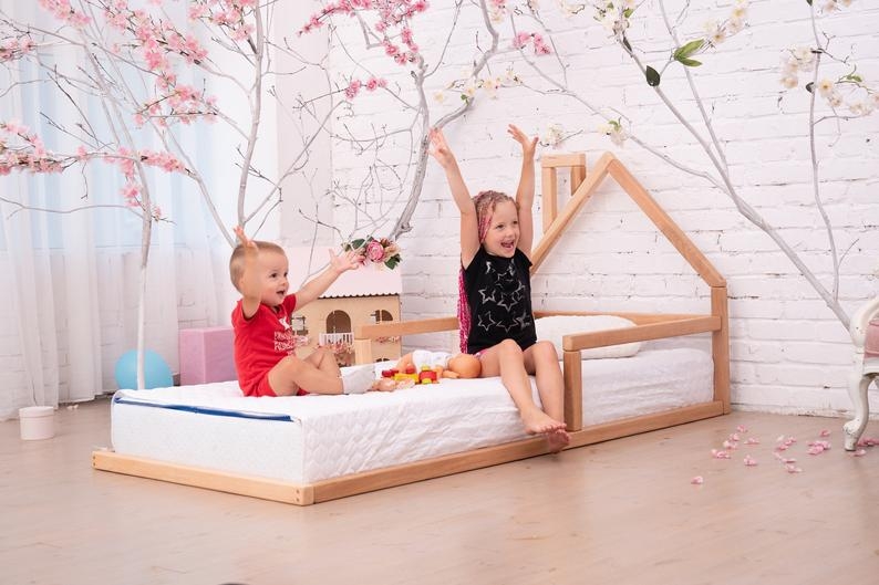 Купить узкую кроватку домик в детскую