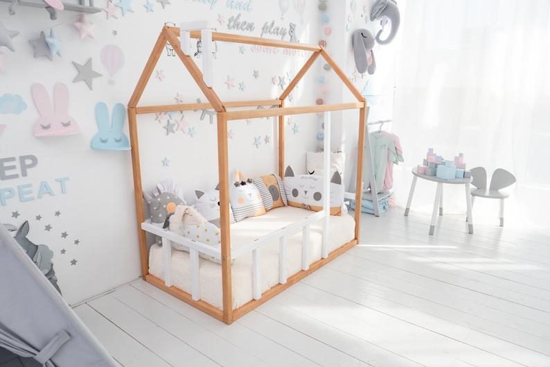 Купить кроватку домик для детской комнаты мальчика