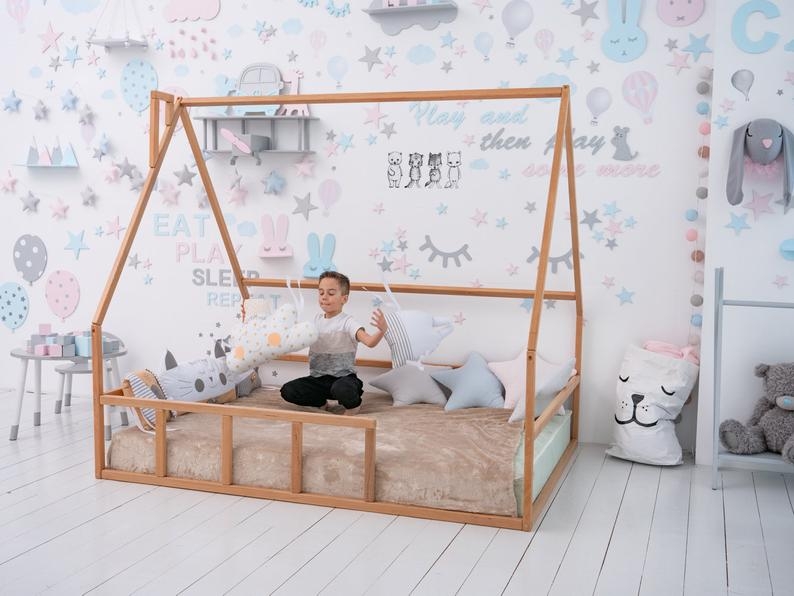 Купить кроватку дом для детской комнаты в Одессе