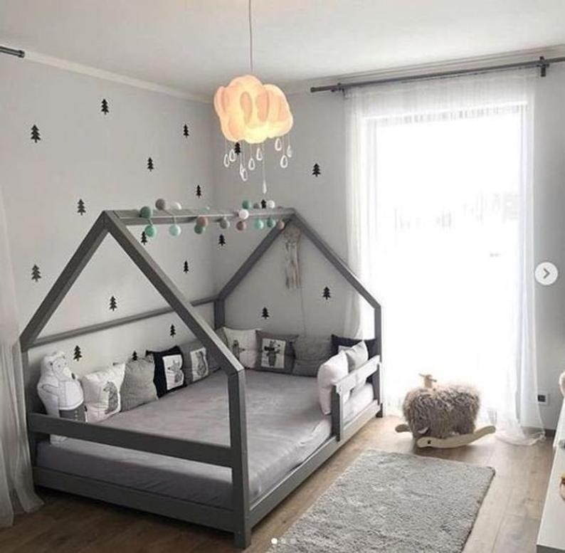 Кровать домик из дерева для детской комнаты
