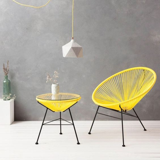 Купить кресло и столик из искусственного ротанга желтого цвета