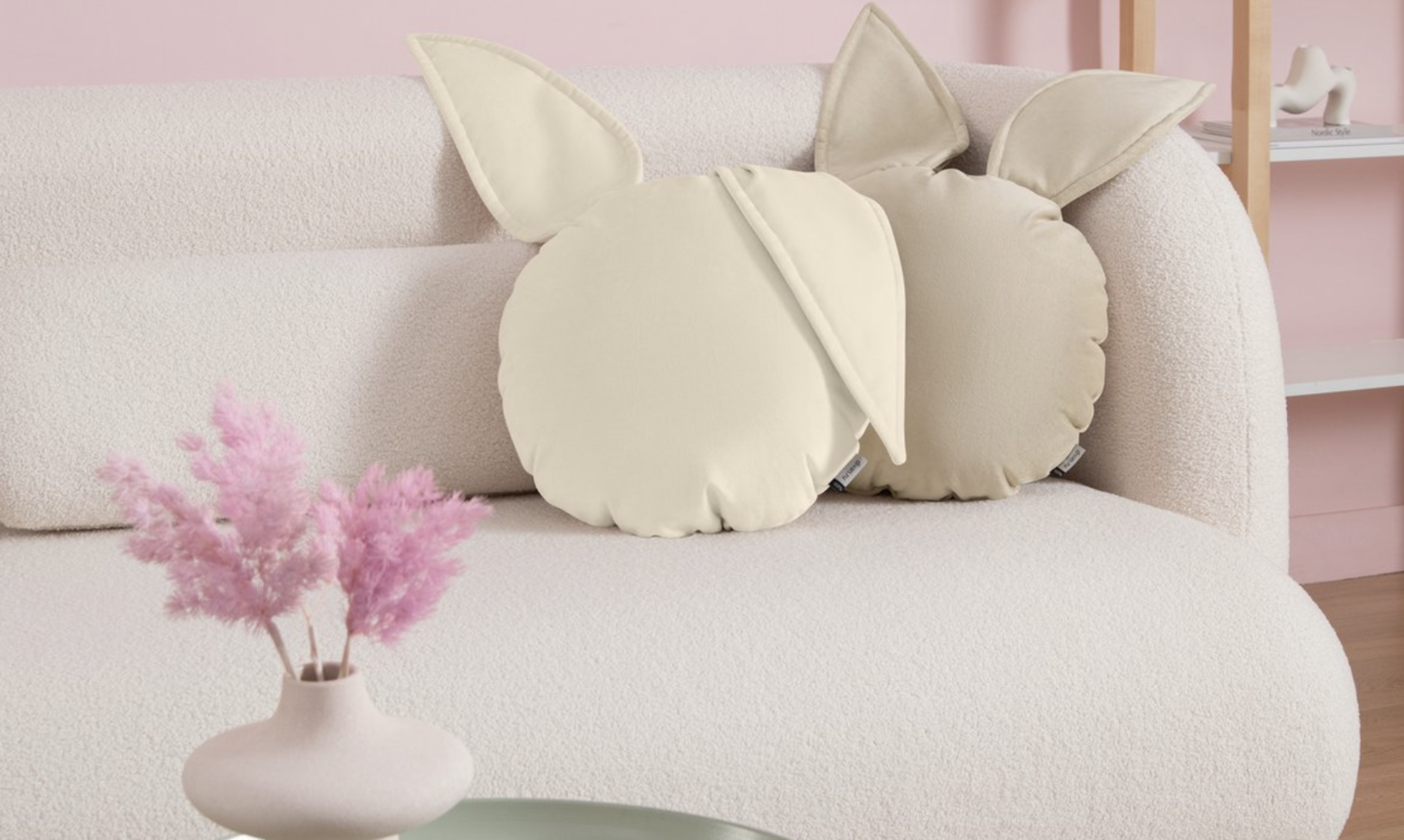 Купить белую маленькую подушку для детского интерьера