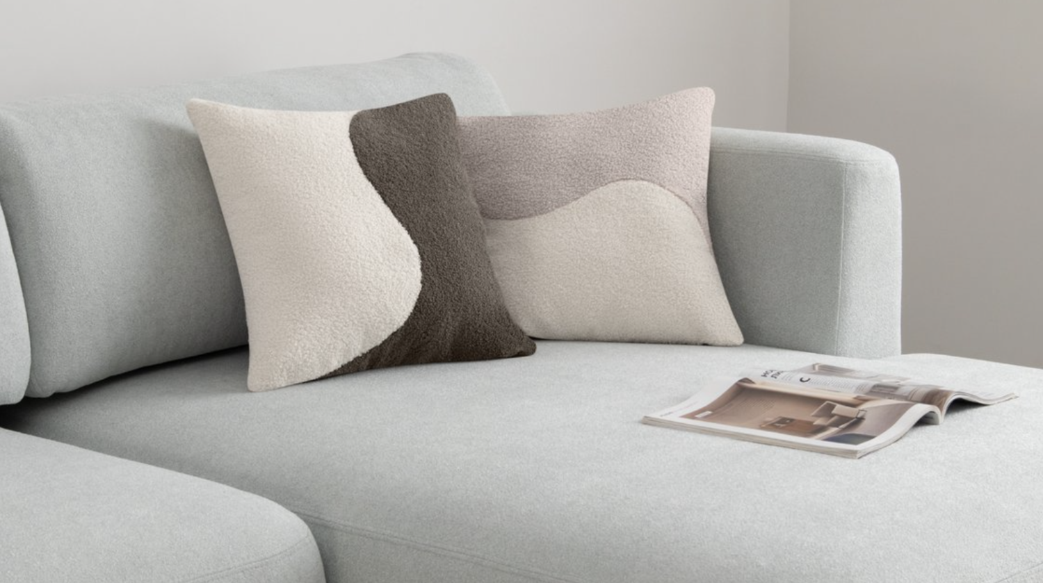 Купить декоративную подушку на диван из ткани под мех