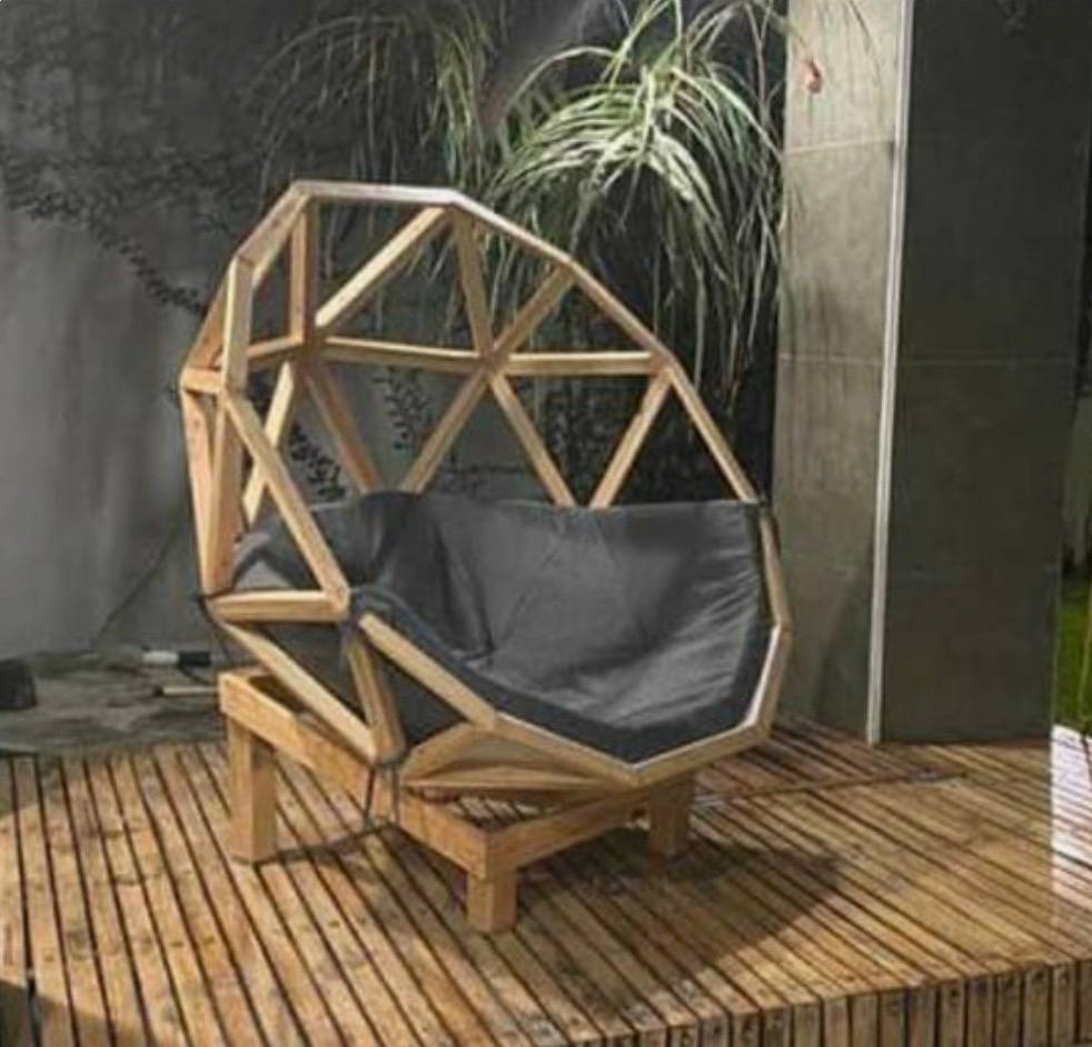 Купить стильное садовое деревянное кресло в стиле ЛОФТ купольной формы