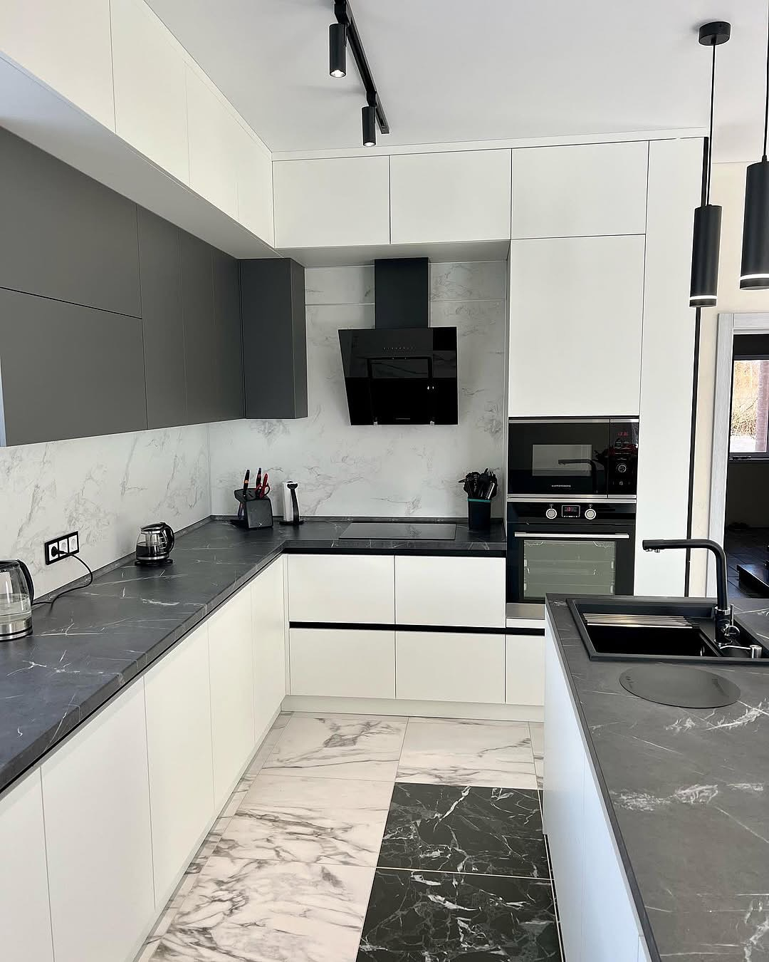 Купить кухню с островом в Днепре под ключ в частный дом