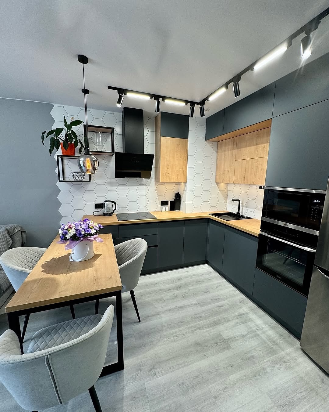 Купить на заказ угловую кухню в Днепре с серыми фасадами