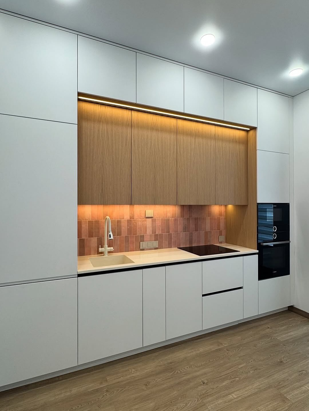 Прямая белая кухня под заказ в Днепре под стиль LOFT