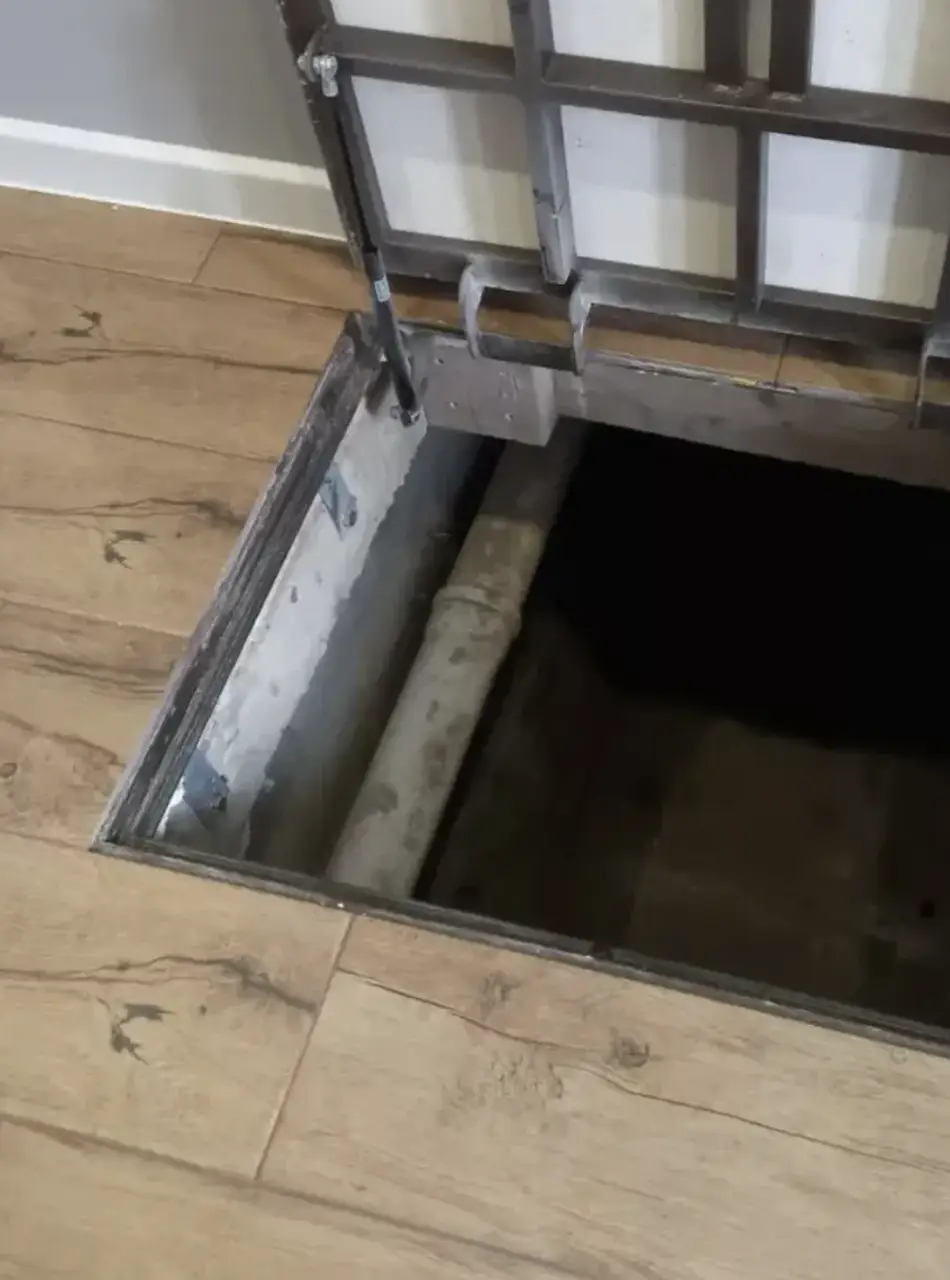 Купить люк неведимку в погреб