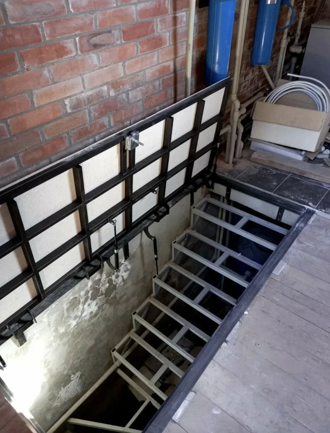 Купить большой напольный люк в подвал 1500х800 мм под плитку и керамогранит в Украине