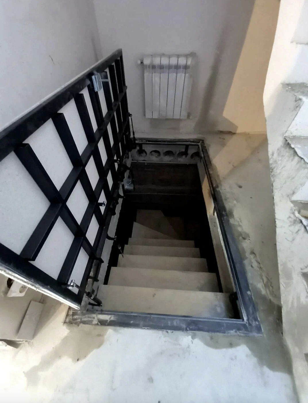 Купить большой напольный люк в подвал 1500х800 мм под плитку и керамогранит в Украине