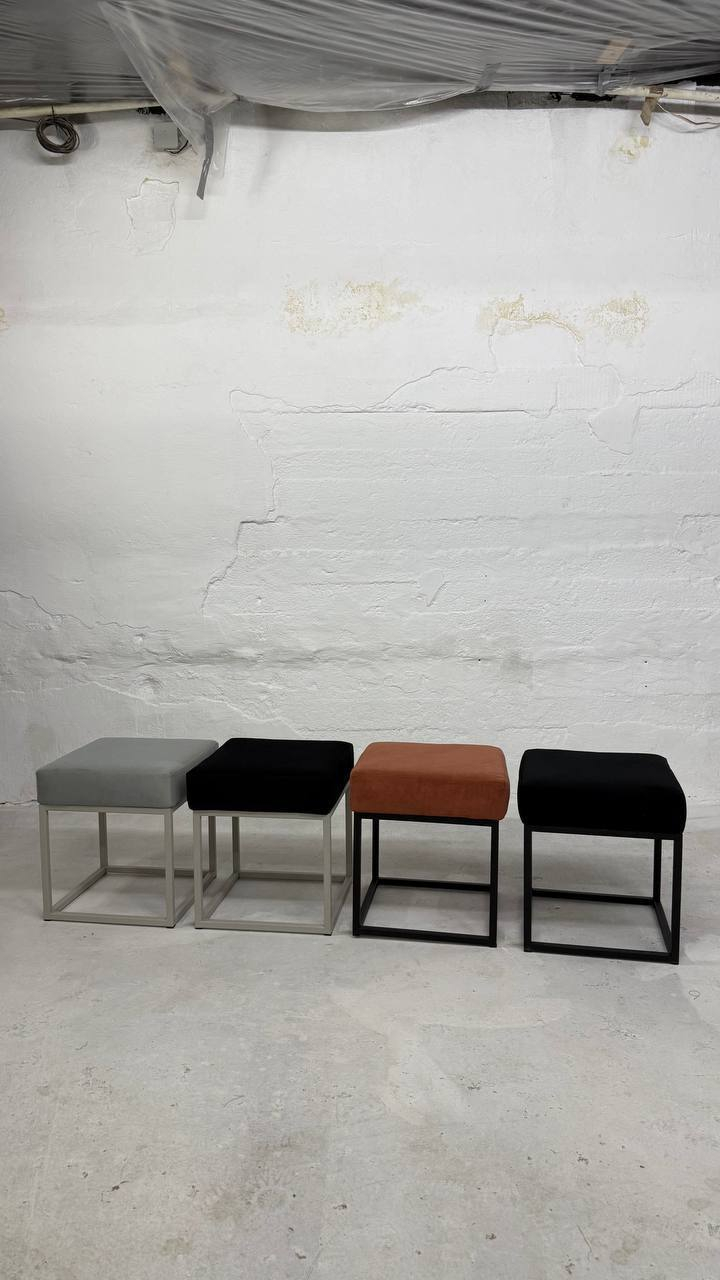 Квадратный пуф из металла в стиле лофт для гостиной