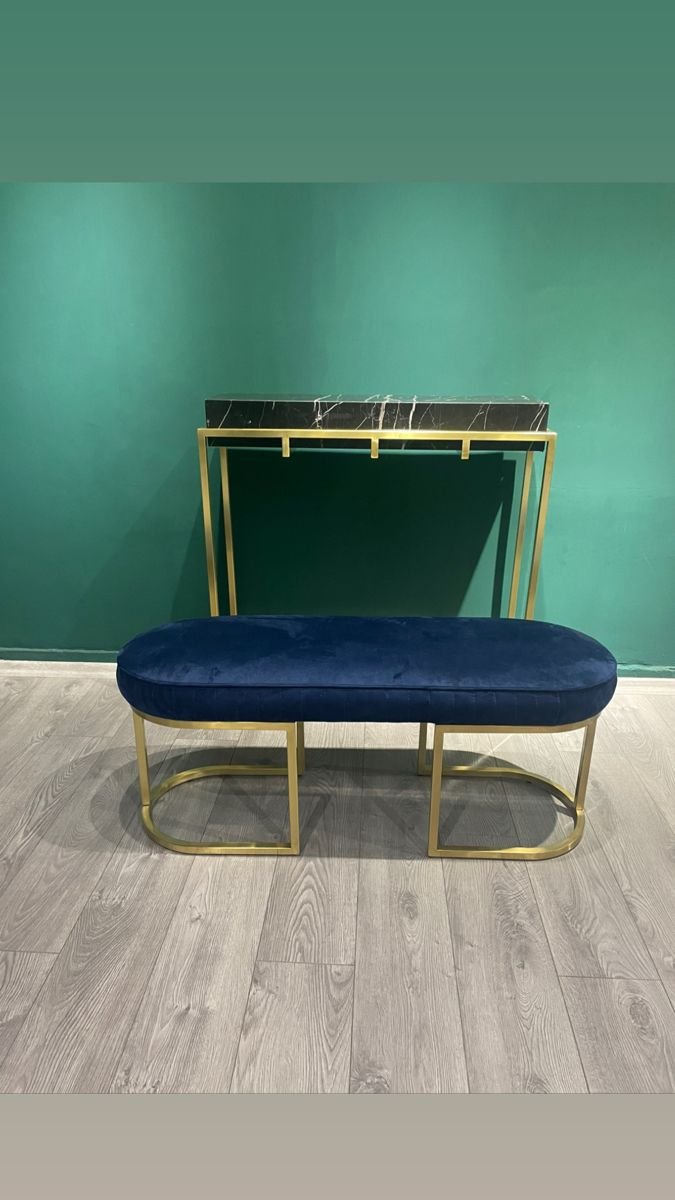 Полукруглая банкетка для прихожей комнаты