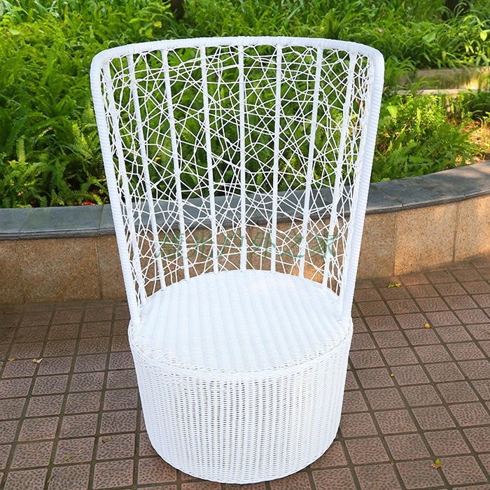Дизайнерское кресло из искусственного ротанга