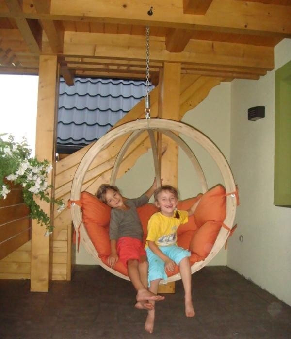 Купить подвесное кресло из дерева в Украине